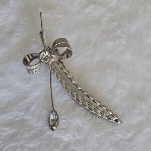 Vintage Silver Tone Bow Feather Scarf Pin Rhinestone Mid Century